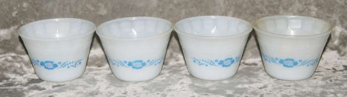 Vintage set of 4 Termocrisa milk glass custard bowls