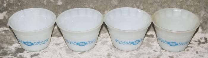 Vintage set of 4 Termocrisa milk glass custard bowls