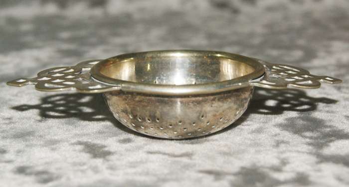 Vintage EPNS pierced metal cup top tea strainer