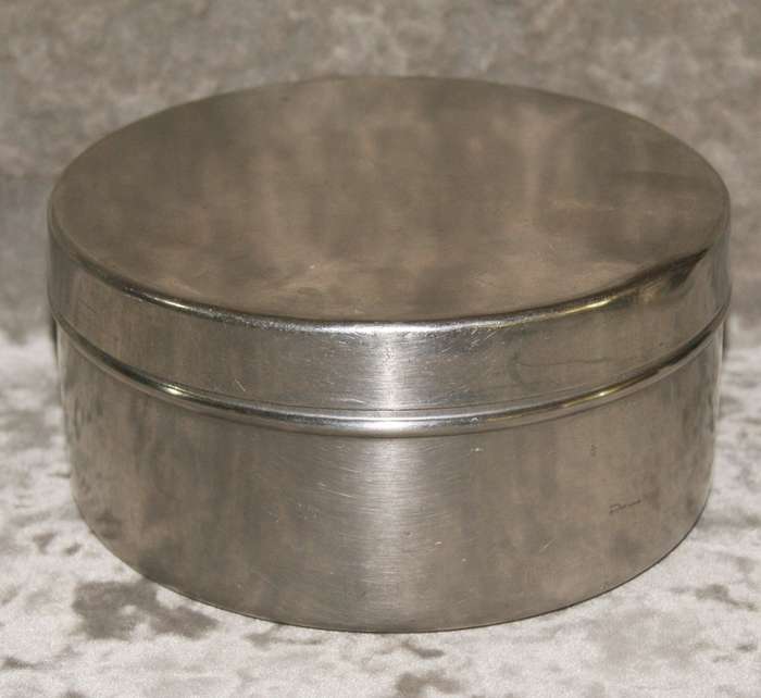 Stainless steel lidded bowl