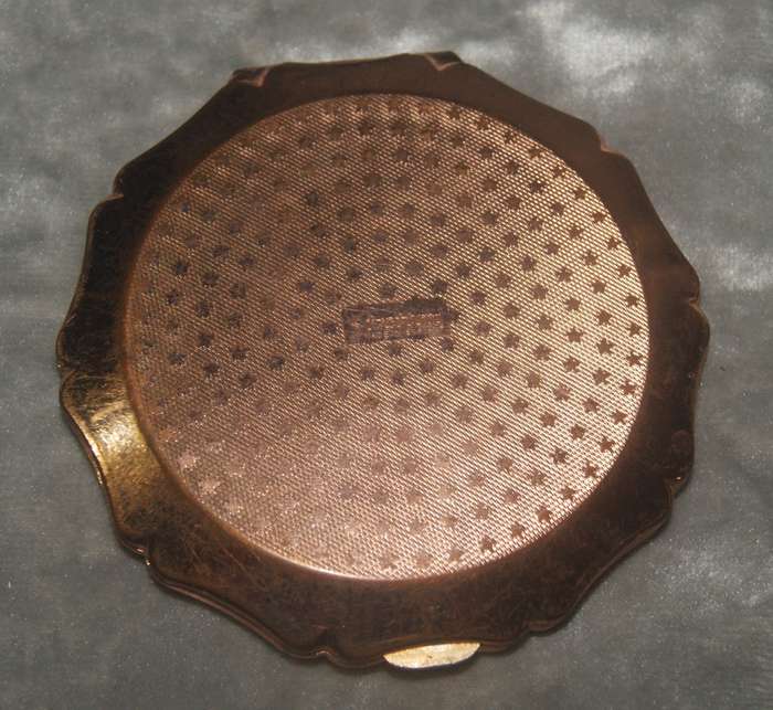 Straton England powder compact