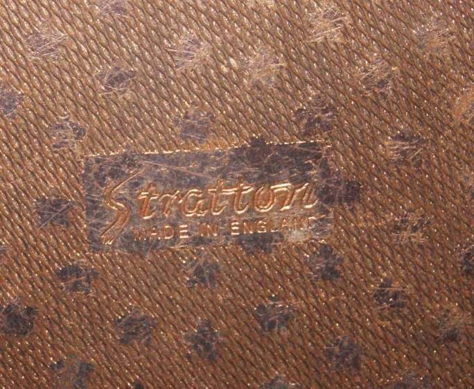 Straton England powder compact