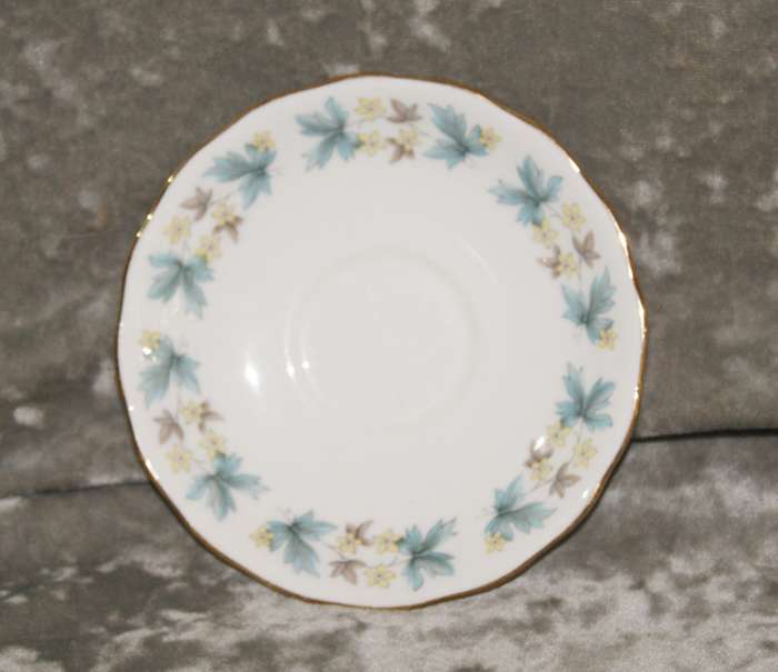 Queen Anne Blue Leaf saucer (2 of 4)