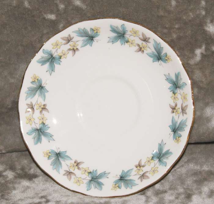 Queen Anne Blue Leaf saucer (4 of 4)