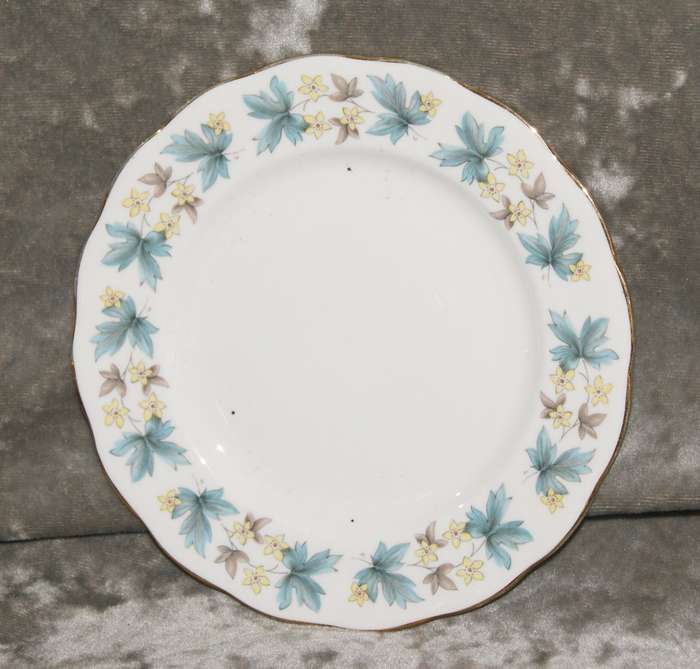 Queen Anne Blue Leaf side plate/ cake plate (5 of 5)