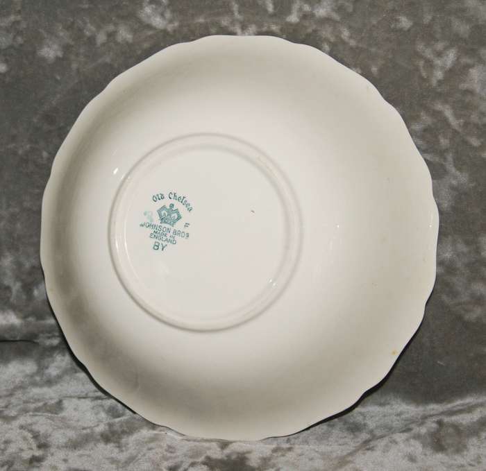 Johnson Bro's "Old Chelsea" salad/ dessert serving bowl