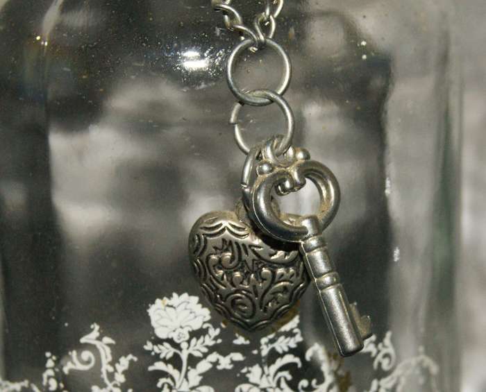 2x Vintage rose decanters with crystal stoppers