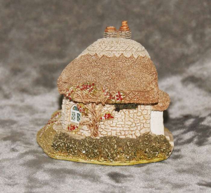 Lilliput Lane "Chine Cot" in original box