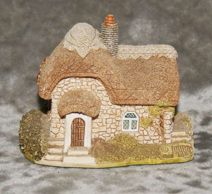 Lilliput Lane "Chine Cot" in original box