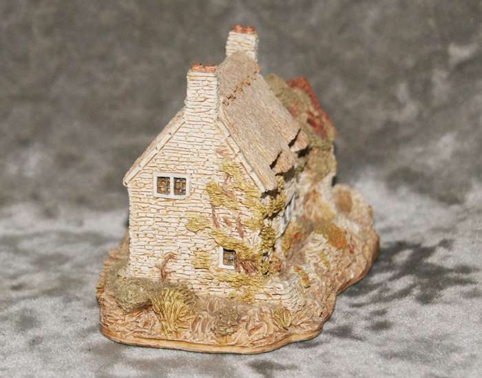 Lilliput Lane "Cobblers Cottage" in original box