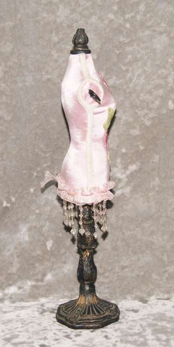 Decorative jewellery stand