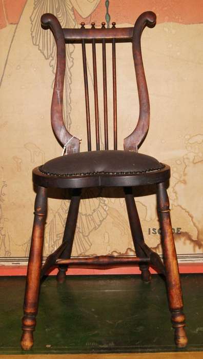 Late Victorian / Early Edwardian Mahogany Lyre-Back Chair with Leather Seat