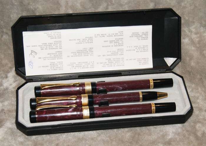 Set of 3 Vintage Pens in Original Box
