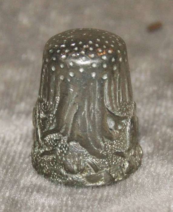 Vintage Pewter Thimble with Badger Motif