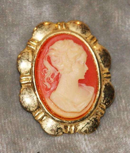 Vintage Gold Plated Cameo Brooch