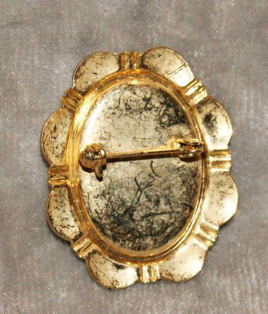 Vintage Gold Plated Cameo Brooch