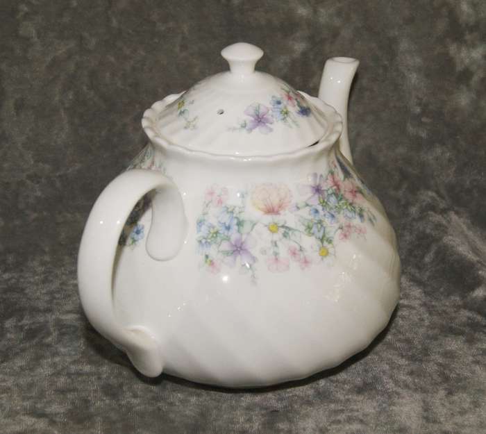 Stunning Wedgwood "Angela" Tea Set