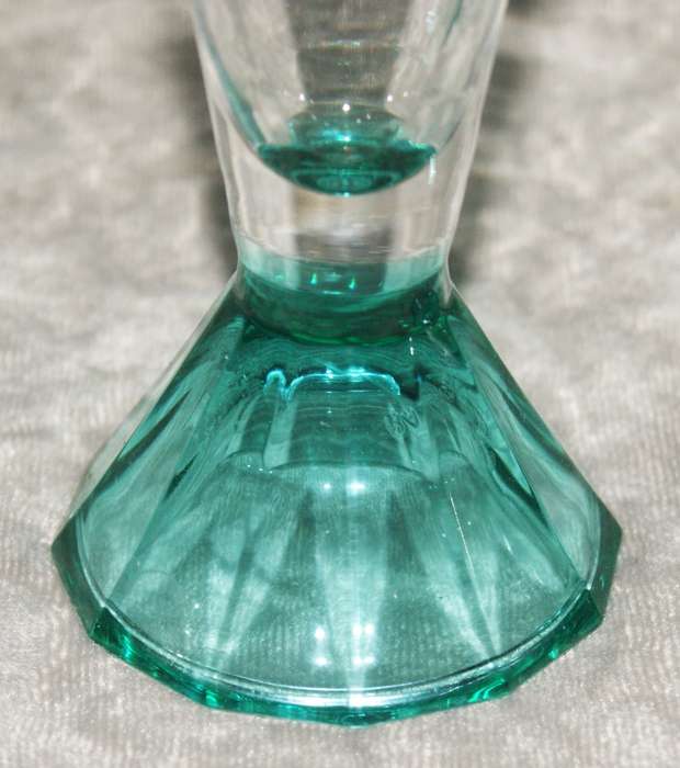 Set of 4 french long pyramid based champagne flutes