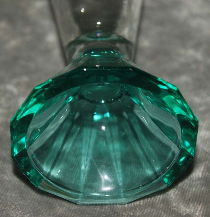 Set of 4 french long pyramid based champagne flutes