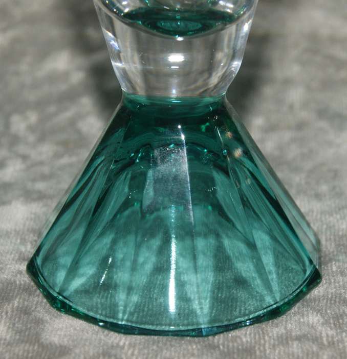 Set of 4 french long pyramid based white wine glasses