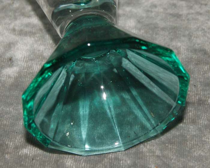 Set of 4 french long pyramid based white wine glasses