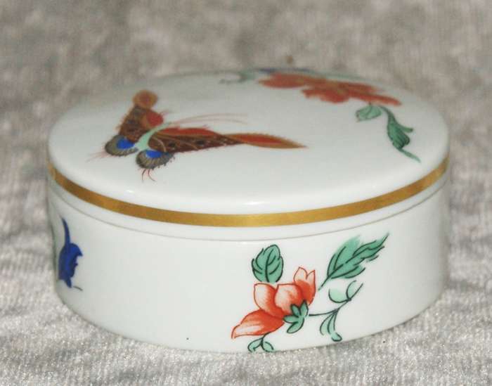 Vintage Vista Alegre porcelain trinket box