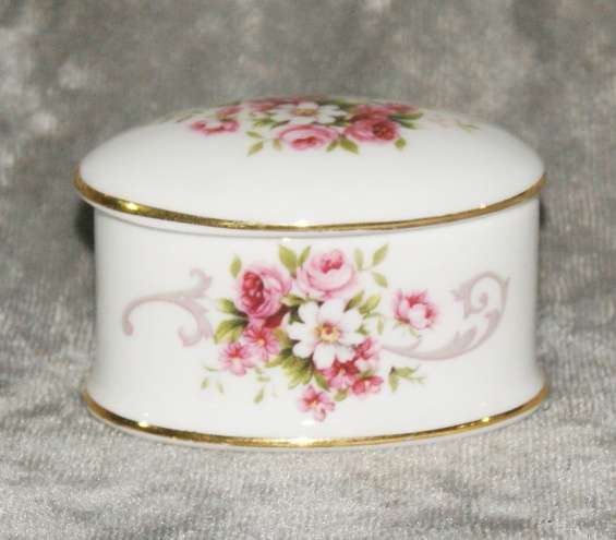 Vintage Paragon "Rose Bouquet" porcelain trinket box