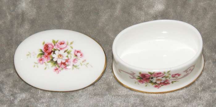 Vintage Paragon "Rose Bouquet" porcelain trinket box