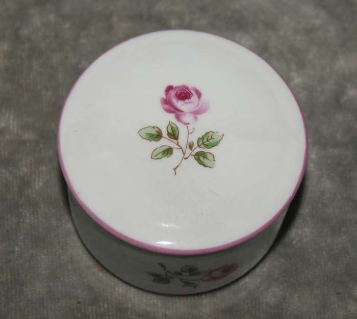 Vintage Richard Ginori porcelain trinket box