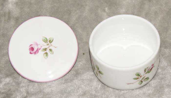 Vintage Richard Ginori porcelain trinket box