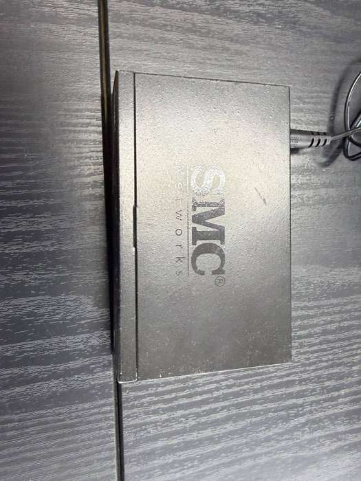 SMC Networks EZ Switch SMCGS501  5-Port Gigabit Ethernet Switch  1000Mbps