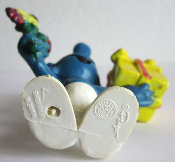 Present Smurf made in Hong Kong Peyo