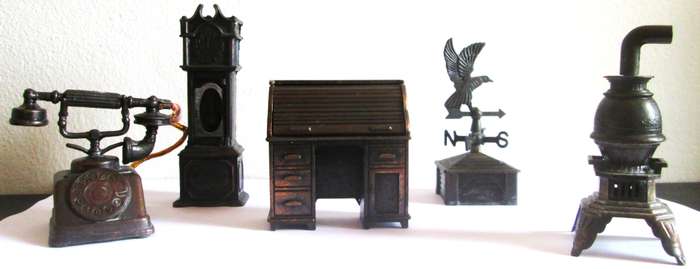 1976 Durham Industries Ing. New York Miniature Doll House Set