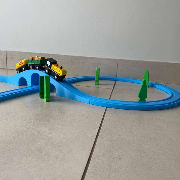 Figure 8 Train Set, compatible with Brio, Melissa & Doug tracks