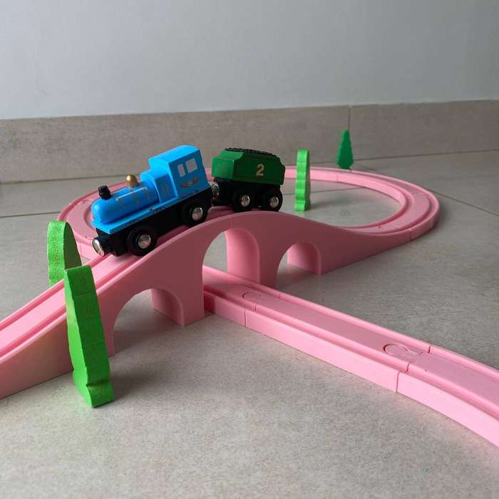 Figure 8 Train Set, compatible with Brio, Melissa & Doug tracks