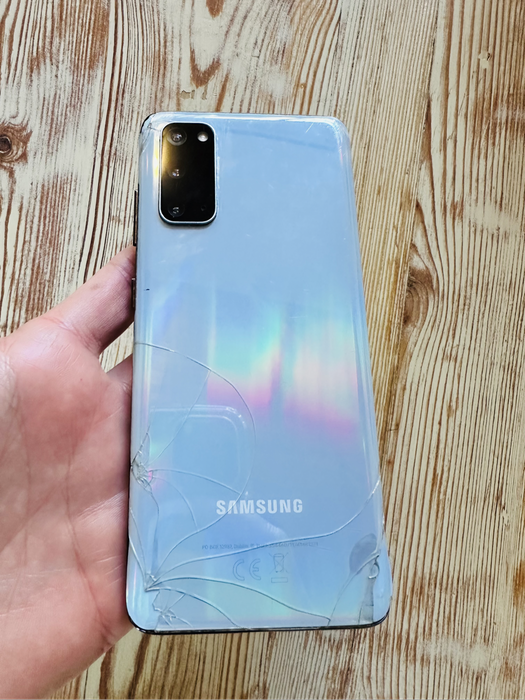 Samsung S20 CrCked Back