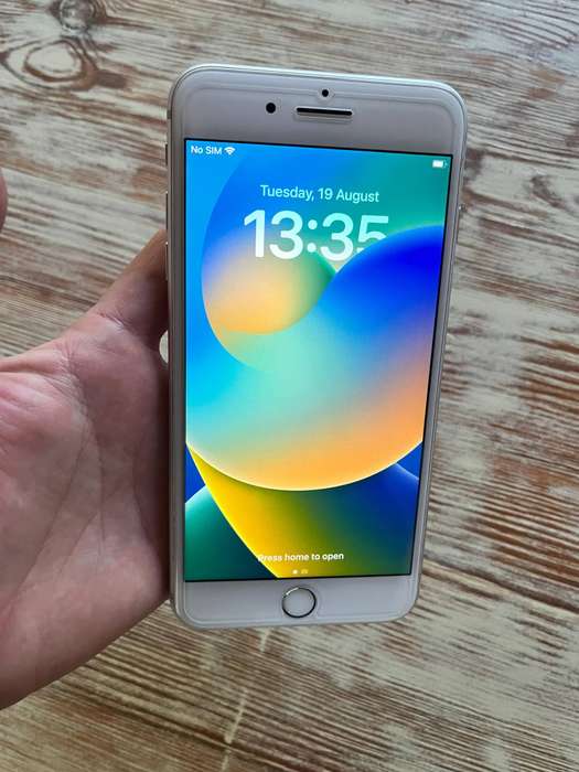 iPhone 8 PLUS