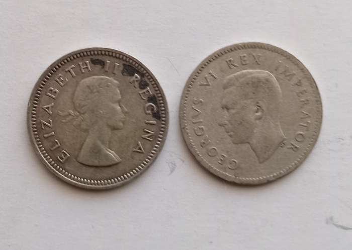 SOUTH AFRICA - Lot of 2 , 3 Pence Silver coins, 1945 and 1955 - Coins in Good condition