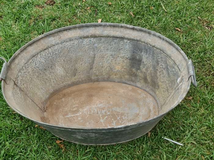 Vintage zink bath
