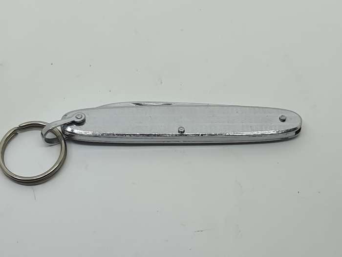 POCKET KNIFE: Stainless steel pocket knife