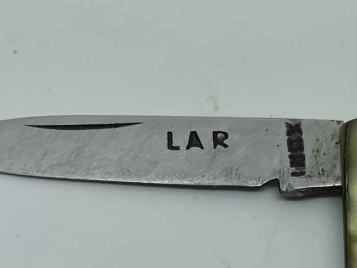 POCKET KNIFE: Small Richardson Folding knife