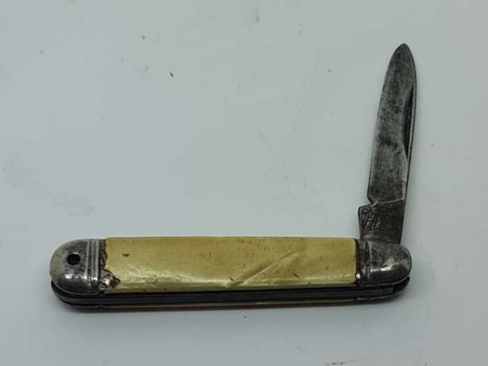 POCKET KNIFE: Small Richardson Folding knife