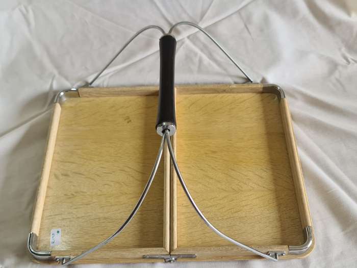 Wood en Chrome fold up serving tray