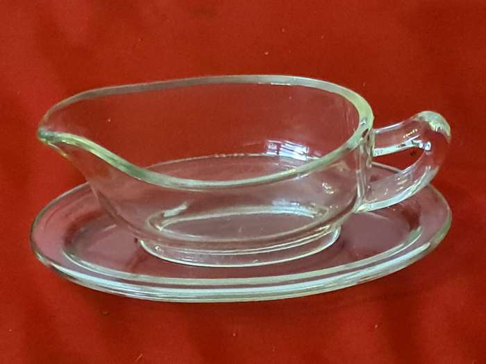 Pyrex Sauce boat and saucer