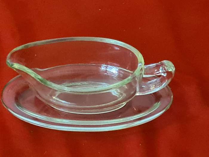 Pyrex Sauce boat and saucer