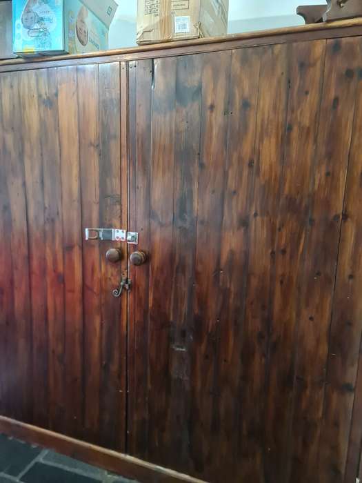 Large Oregon Farm House kitchenCupboard