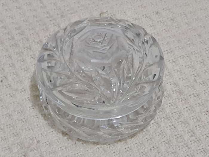 Crystal trinket box