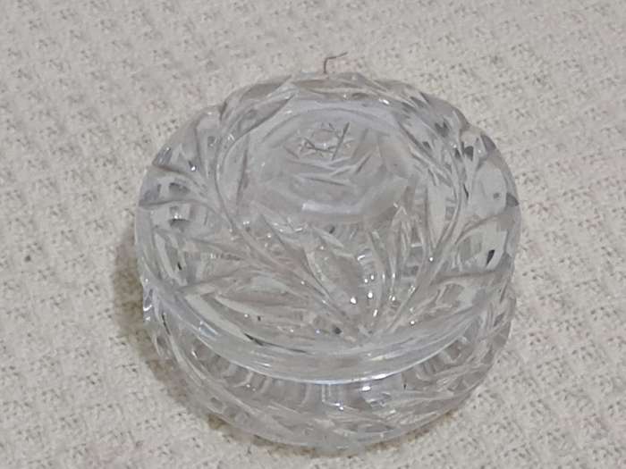 Crystal trinket box