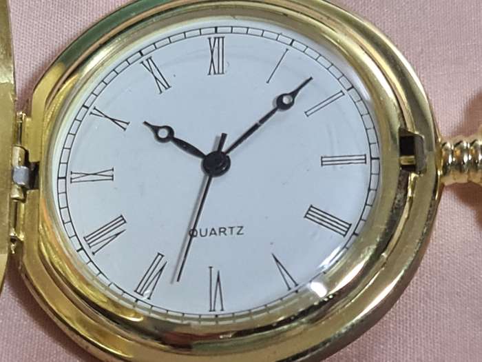 Pocket Watch: Quartz Gold tone half Hunter