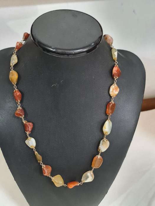Single string Agate Necklace